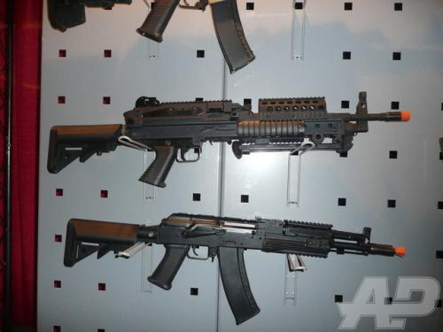 страйкбольный пулемет MK46 SPW и лицензионный вариант автомата Калашникова SLR105 Tactical classic army страйкбольный пулемет MK46 SPW и лицензионный вариант автомата Калашникова SLR105 Tactical classic army