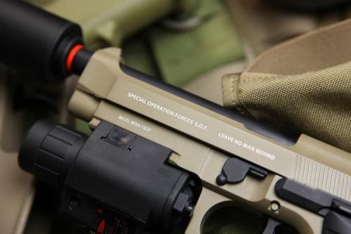 Пистолет для страйкбола beretta M9a1 GBB от SOCOM Gear с глушителем и тактическим фонарем Пистолет для страйкбола beretta M9a1 GBB от SOCOM Gear с глушителем и тактическим фонарем