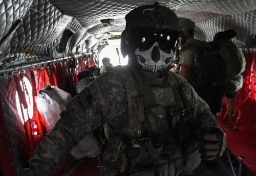 маска балаклава с черепом на американском солдате