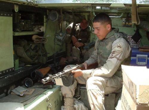 ППШ в руках американского солдата PPSH 41 ППШ в руках американского солдата PPSH 41