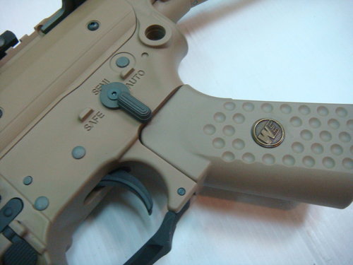 пистолетная рукоять WE KAC PDW GBB песочного цвета пистолетная рукоять WE KAC PDW GBB песочного цвета