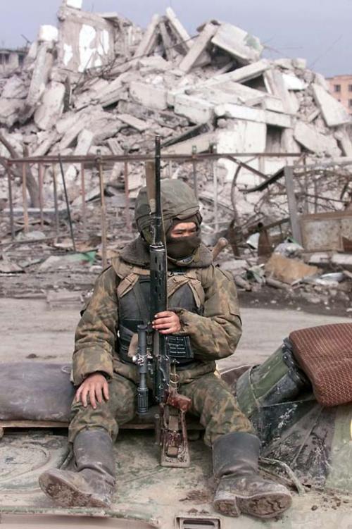 шлем сфера на военнослужащем шлем сфера на военнослужащем